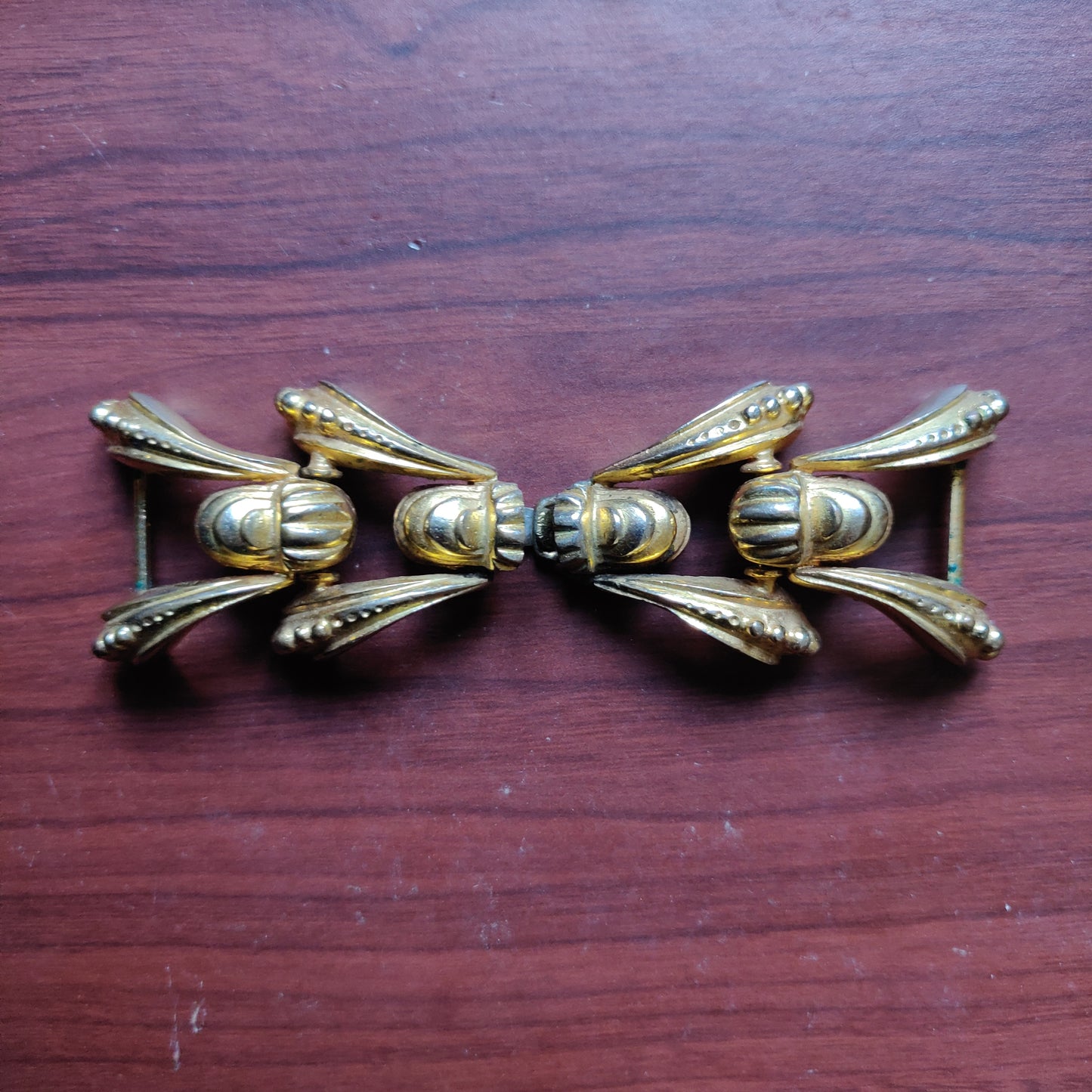 1930s Bees Belt Buckle

 