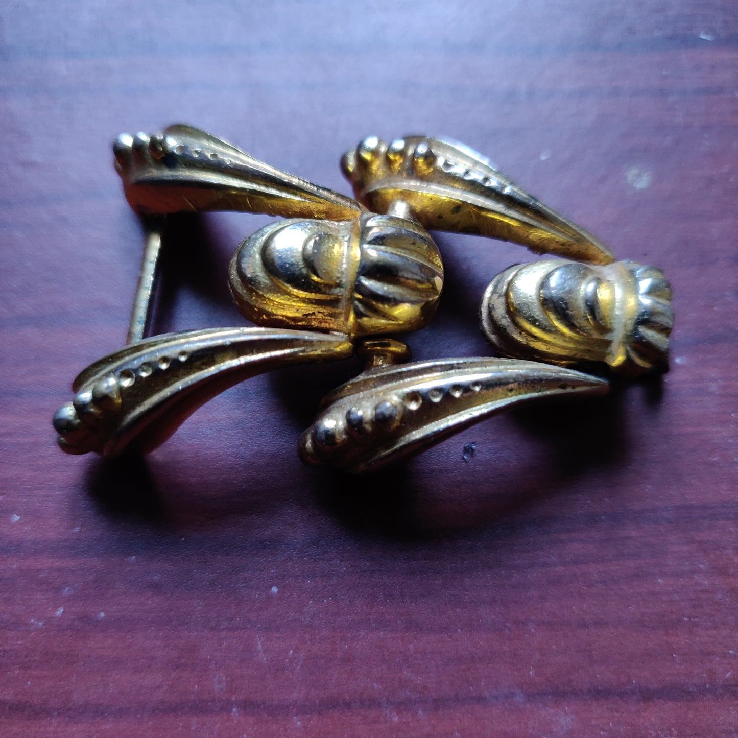 1930s Bees Belt Buckle

 