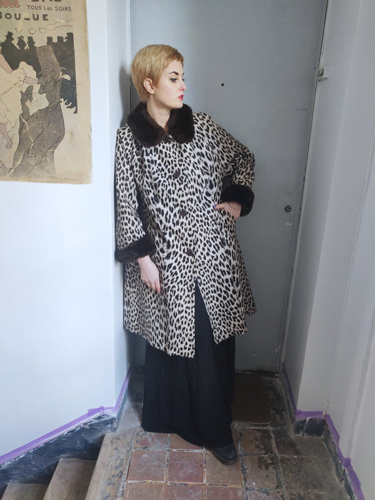 1970s French Blizzand Leopard Coat with Faux Fur Lining